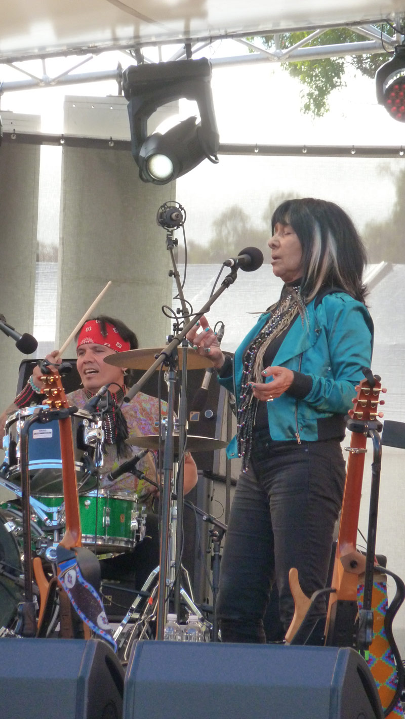 BuffyStMarie2015-03-11BotanicParkAdelaideAustralia (4).jpg